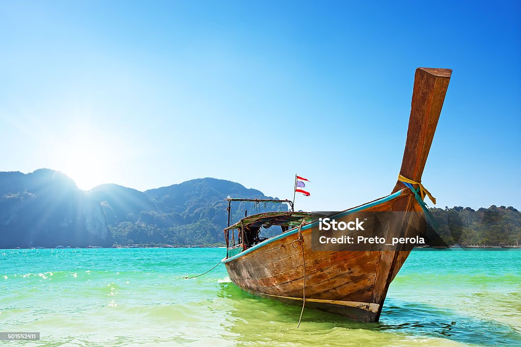 Lange Boot und tropischen Strand, Thailand - Lizenzfrei Asiatisches Langboot Stock-Foto