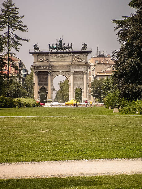 istock Arch of Peace - Milan, Italy 501575501