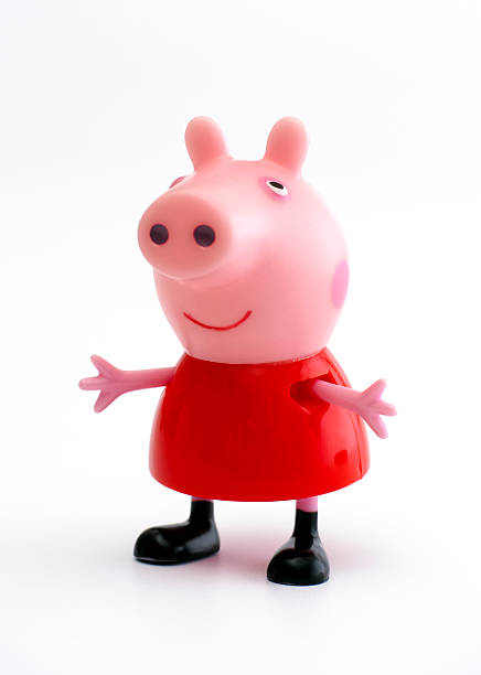 świnka peppa - peppa pig figurine toy zdjęcia i obrazy z banku zdjęć