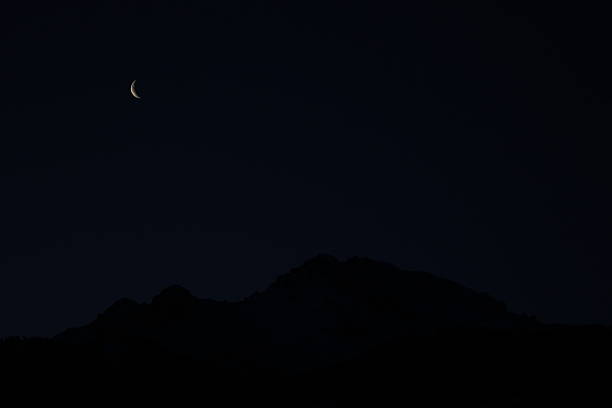 moon wcześnie rano, szczycie góry nockspitze, tyrol, austria - nockspitze zdjęcia i obrazy z banku zdjęć