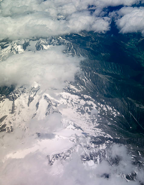 widok z lotu ptaka na alpy - european alps mountain air directly above zdjęcia i obrazy z banku zdjęć