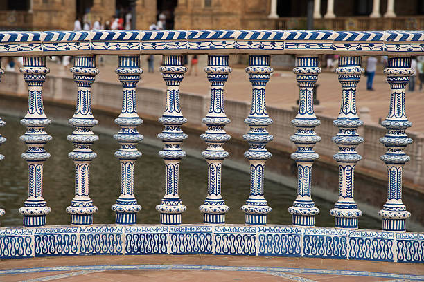 plaza de españa, du carrelage de détails - spain plaza de espana europe town square photos et images de collection