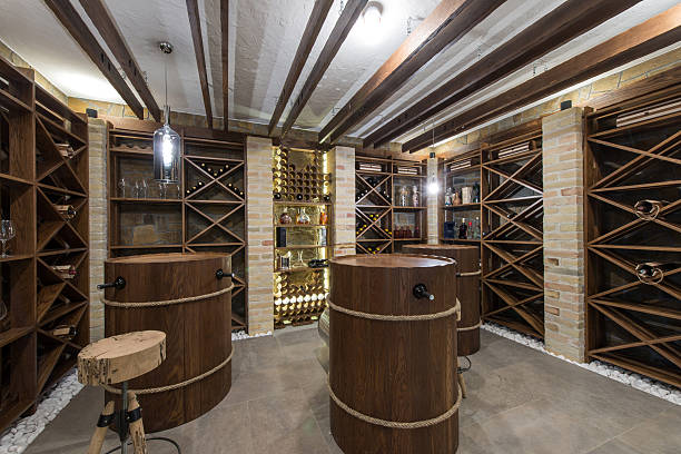 cantina di vini della villa di lusso - wine cellar luxury convenience store foto e immagini stock