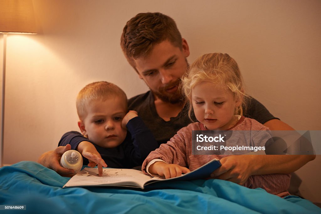 Dad's the best A father reading a bedtime story to his kidshttp://195.154.178.81/DATA/i_collage/pi/shoots/783573.jpg Bedtime Stock Photo