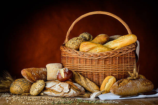 panier de pain - bread bread basket basket whole wheat photos et images de collection