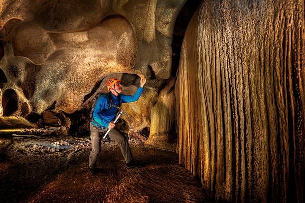 höhlenbesichtigungen - spelunking stock-fotos und bilder