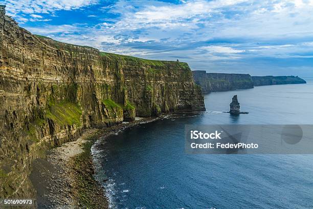 Acantilados De Moher Foto de stock y más banco de imágenes de Acantilado - Acantilado, Acantilados de Moher, Agua