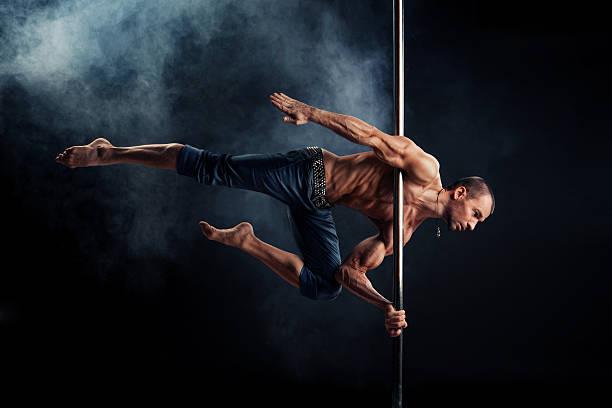 pole dance masculino - male stripper imagens e fotografias de stock