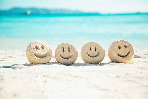 smileys de sable - visayan islands photos et images de collection