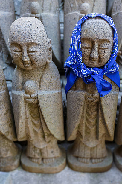 piccolo jizo statue di hase-dera in kamakura - hase temple foto e immagini stock