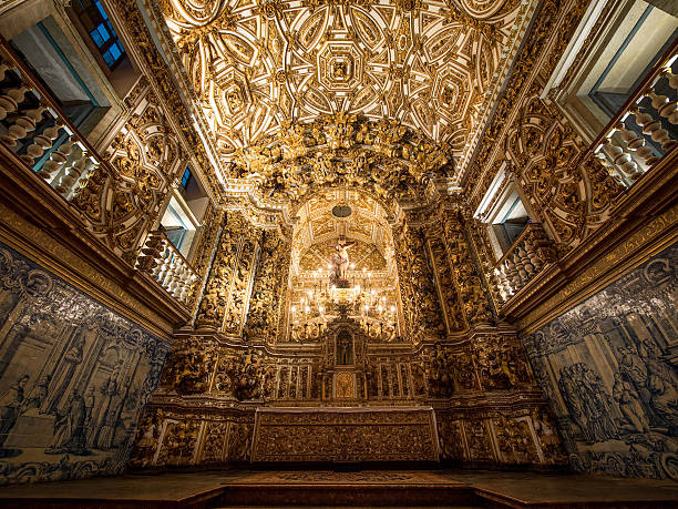 сан-франциско церковь и монастырь алтарь, salvador da bahia, brazil - church indoors inside of monastery стоковые фото и изображения