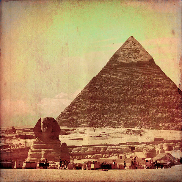istock The great pyramid and sphinx in grunge effect 501709253