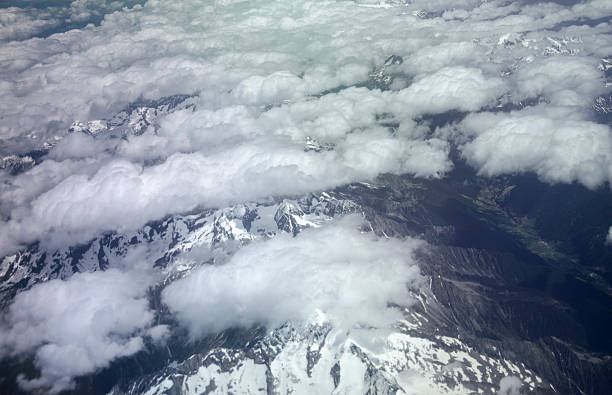 widok z lotu ptaka na alpy - european alps mountain air directly above zdjęcia i obrazy z banku zdjęć