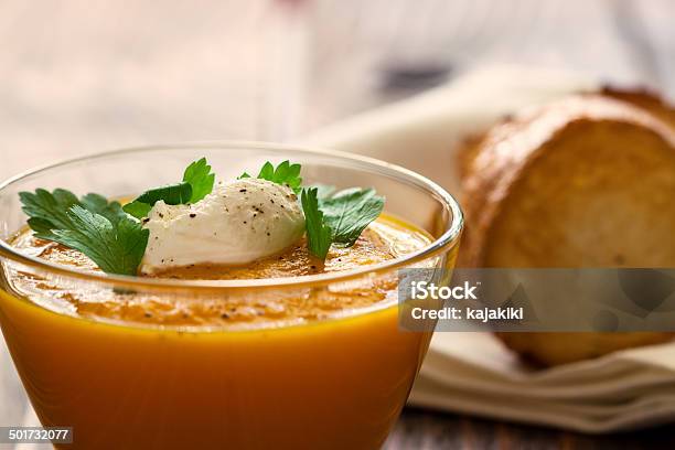 Sopa De Zanahoria Foto de stock y más banco de imágenes de Alimento - Alimento, Cena, Comida del mediodía