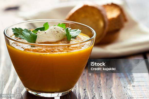 Sopa De Zanahoria Foto de stock y más banco de imágenes de Alimento - Alimento, Cena, Comida del mediodía