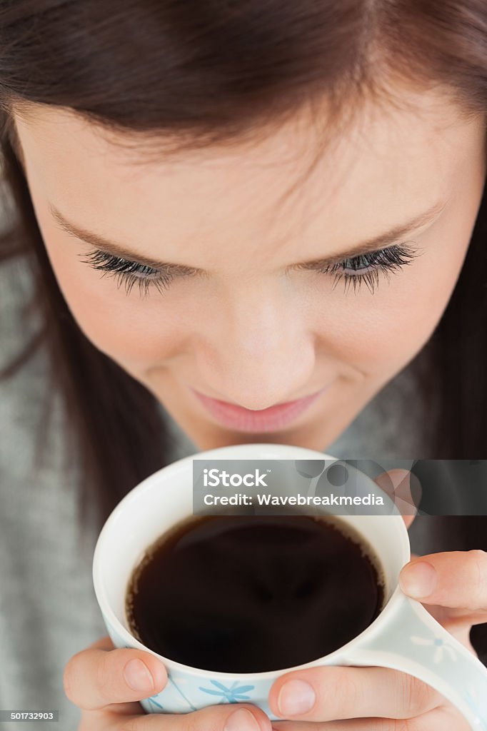 Girl 、コーヒーを飲む - ウールのロイヤリティフリーストックフォト