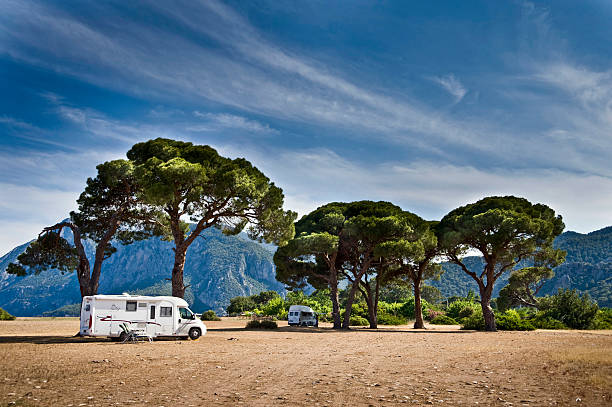 camping et caravanes - motor home park camping luxury photos et images de collection