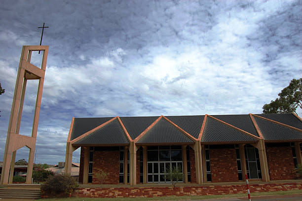 iglesia católica - alice springs public building outdoors horizontal fotografías e imágenes de stock