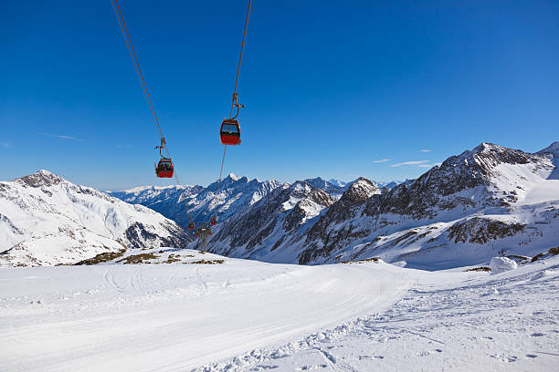 istock Mountains ski resort - Innsbruck Austria 501761972