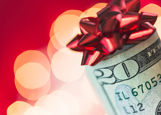 dając prezent na święta gotówki - twenty dollar bill christmas wealth finance zdjęcia i obrazy z banku zdjęć