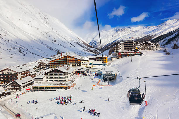 mountain ski resort obergurgl-hochgurgl austria - ski resort austria village winter fotografías e imágenes de stock