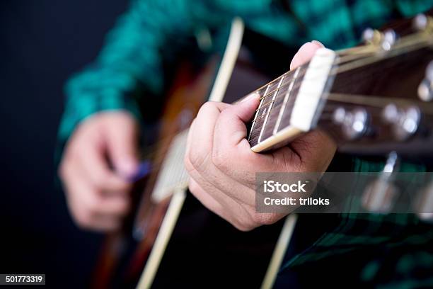 Foto de Tocando Guitarra e mais fotos de stock de Acorde - Acorde, Adulto, Arte, Cultura e Espetáculo