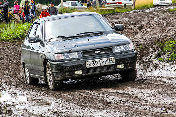 lake paijanne 2112 - off road vehicle 4x4 snow driving ストックフォトと画像