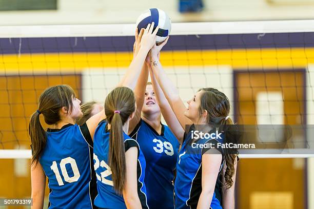 Varsityvolleyball Stockfoto und mehr Bilder von Volleyball - Mannschaftssport - Volleyball - Mannschaftssport, Volleyball - Spielball, Weiblicher Teenager