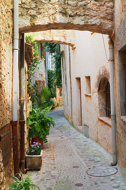 magnifique vieille ville de provence - travel nature rural scene outdoors photos et images de collection