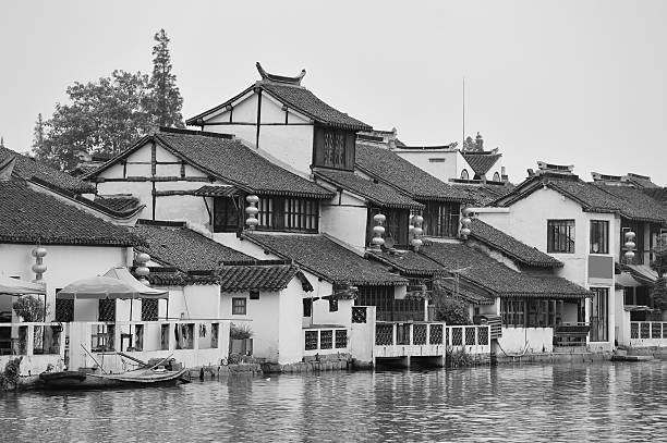 Shanghai rural village Old village by river in Shanghai in black and white Zhujiajiao stock pictures, royalty-free photos & images