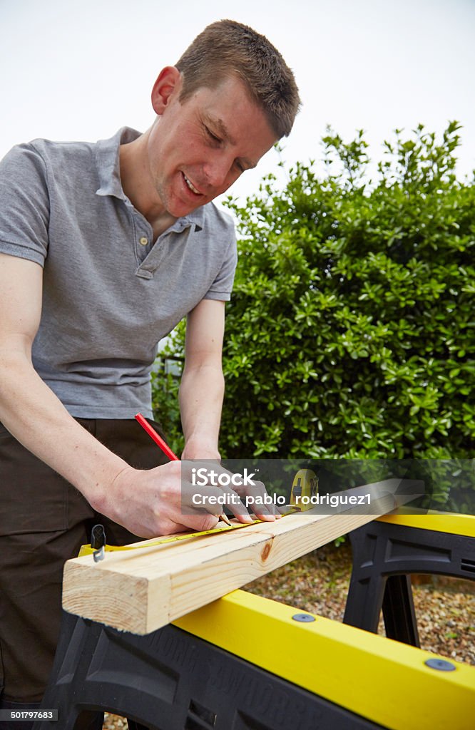 Tradesman ist ein Stück Holz - Lizenzfrei Arbeiten Stock-Foto