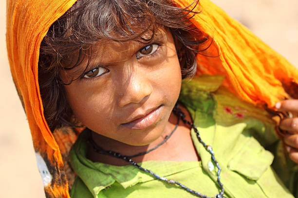 linda chica la india rural - child asian and indian ethnicities facial expression asia fotografías e imágenes de stock