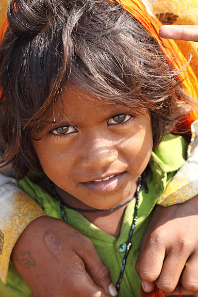 linda chica la india rural - child asian and indian ethnicities facial expression asia fotografías e imágenes de stock