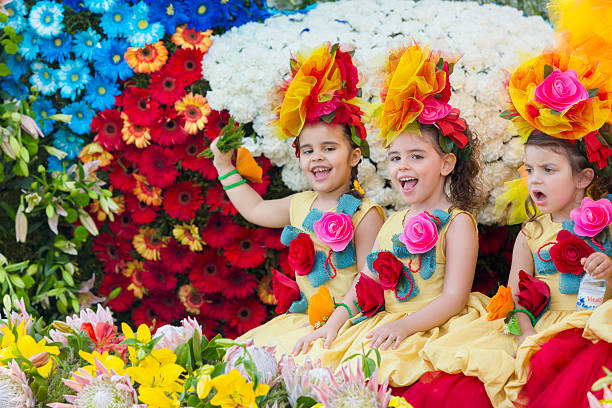 festival de flores na madeira portugal crianças no desfile - flower parade imagens e fotografias de stock