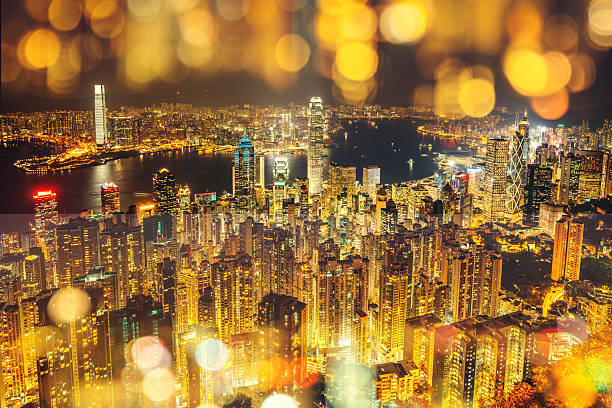 гонконг skyline в ночь с легким эффекты - eternal city стоковые фото и изображения
