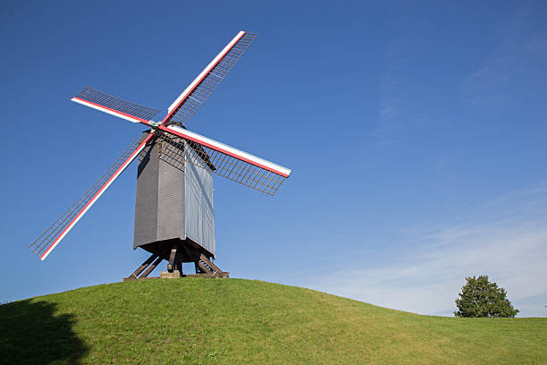 ブルージュ-ウィンドミルシント janshuismolen - belgium bruges windmill europe ストックフォトと画像