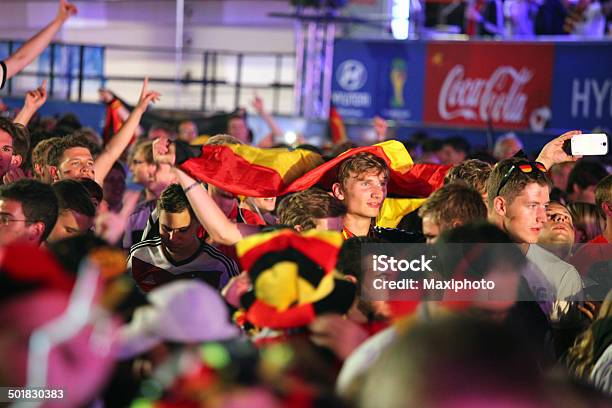 Photo libre de droit de Lallemagne Gagne Champion De La Coupe Du Monde De La Fifa 2014 Fête Berlin Allemagne banque d'images et plus d'images libres de droit de 2014