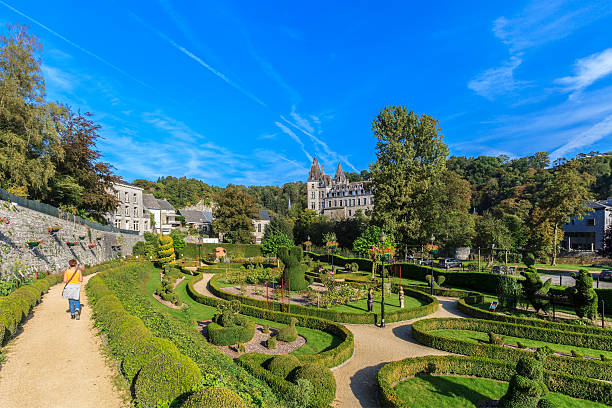 durbuy, art topiaire park-belgique - jardin luxembourg photos et images de collection