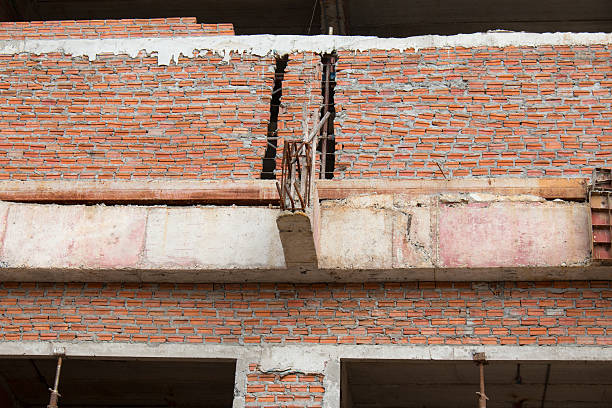 trabalhadores de construção local - men male manual worker working imagens e fotografias de stock