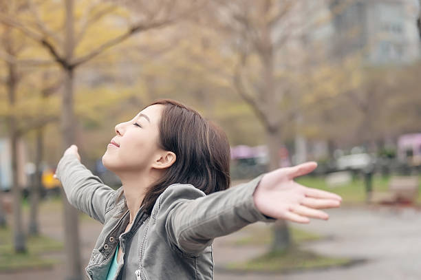 istock Asian beauty open arms and feel free 501859915