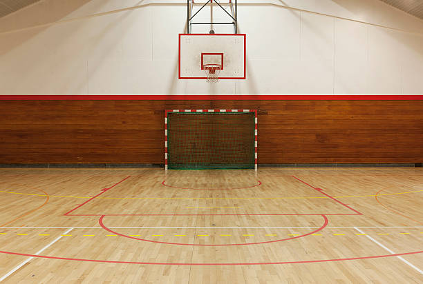 retro sala de ginástica interna - school gymnasium school basketball court gym - fotografias e filmes do acervo