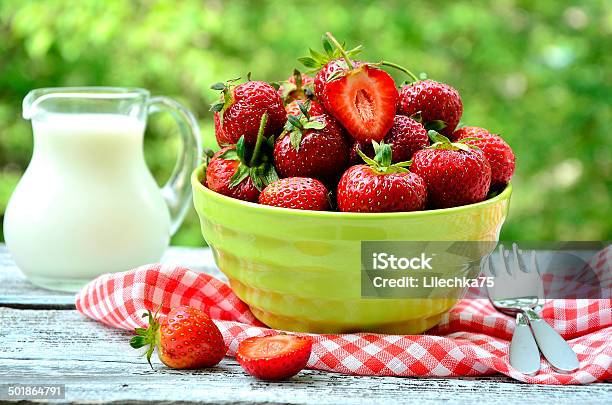 Strawberry In Green Bowl Stock Photo - Download Image Now - Berry Fruit, Bowl, Breakfast