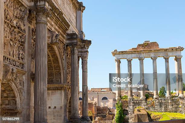 Foro Romano A Roma - Fotografie stock e altre immagini di Ambientazione esterna - Ambientazione esterna, Antico - Condizione, Antico - Vecchio stile