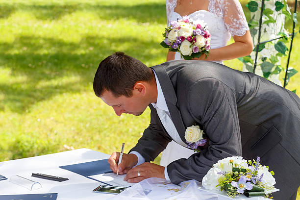Vestidos Para Novia Civil - Banco de fotos e imágenes de stock - iStock Vestidos Para Novia Civil - Banco de fotos e imágenes de stock - iStock