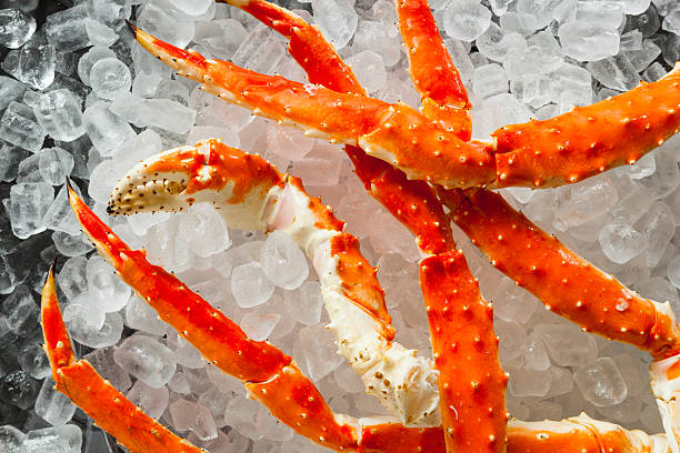 istock Cooked Organic Alaskan King Crab Legs 501882354