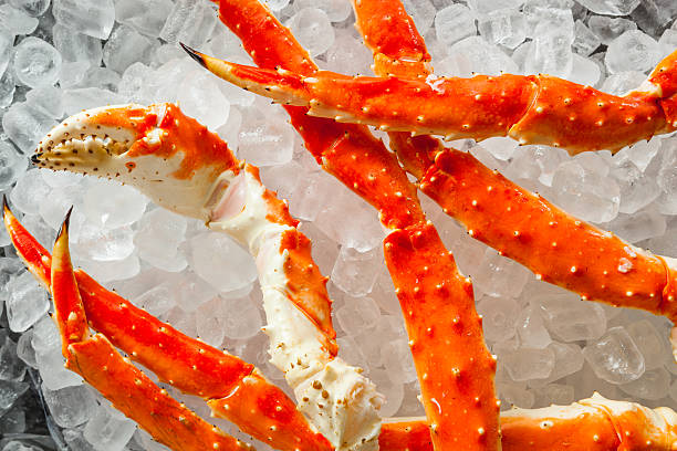 istock Cooked Organic Alaskan King Crab Legs 501882408