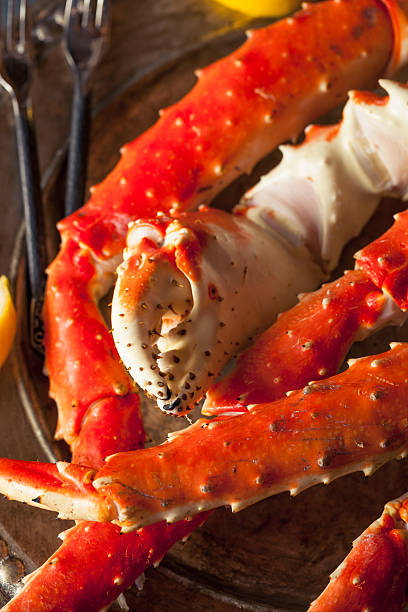istock Cooked Organic Alaskan King Crab Legs 501882424