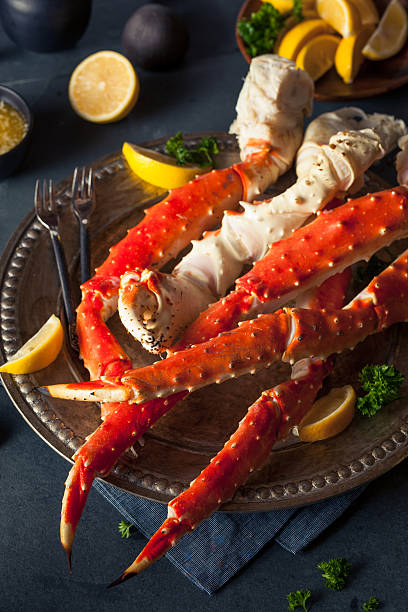 istock Cooked Organic Alaskan King Crab Legs 501882438