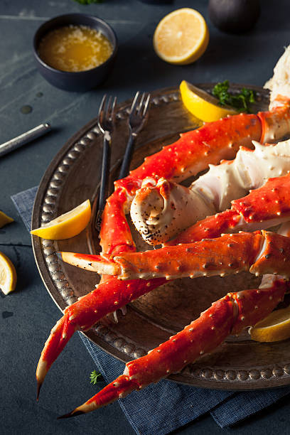 istock Cooked Organic Alaskan King Crab Legs 501882444
