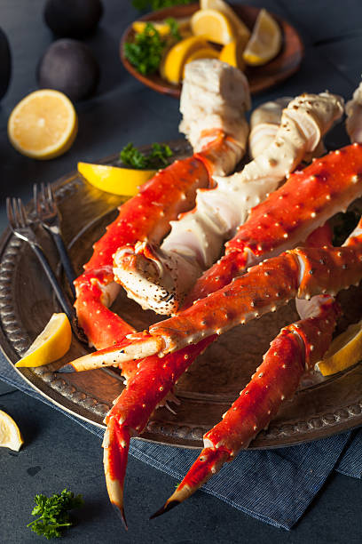 istock Cooked Organic Alaskan King Crab Legs 501882450